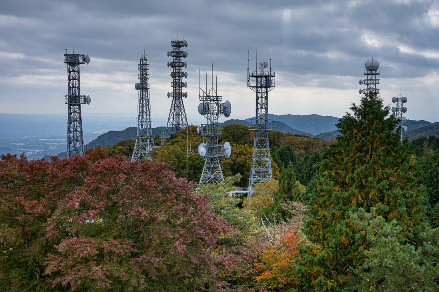 土岐市三国山のアンテナ群